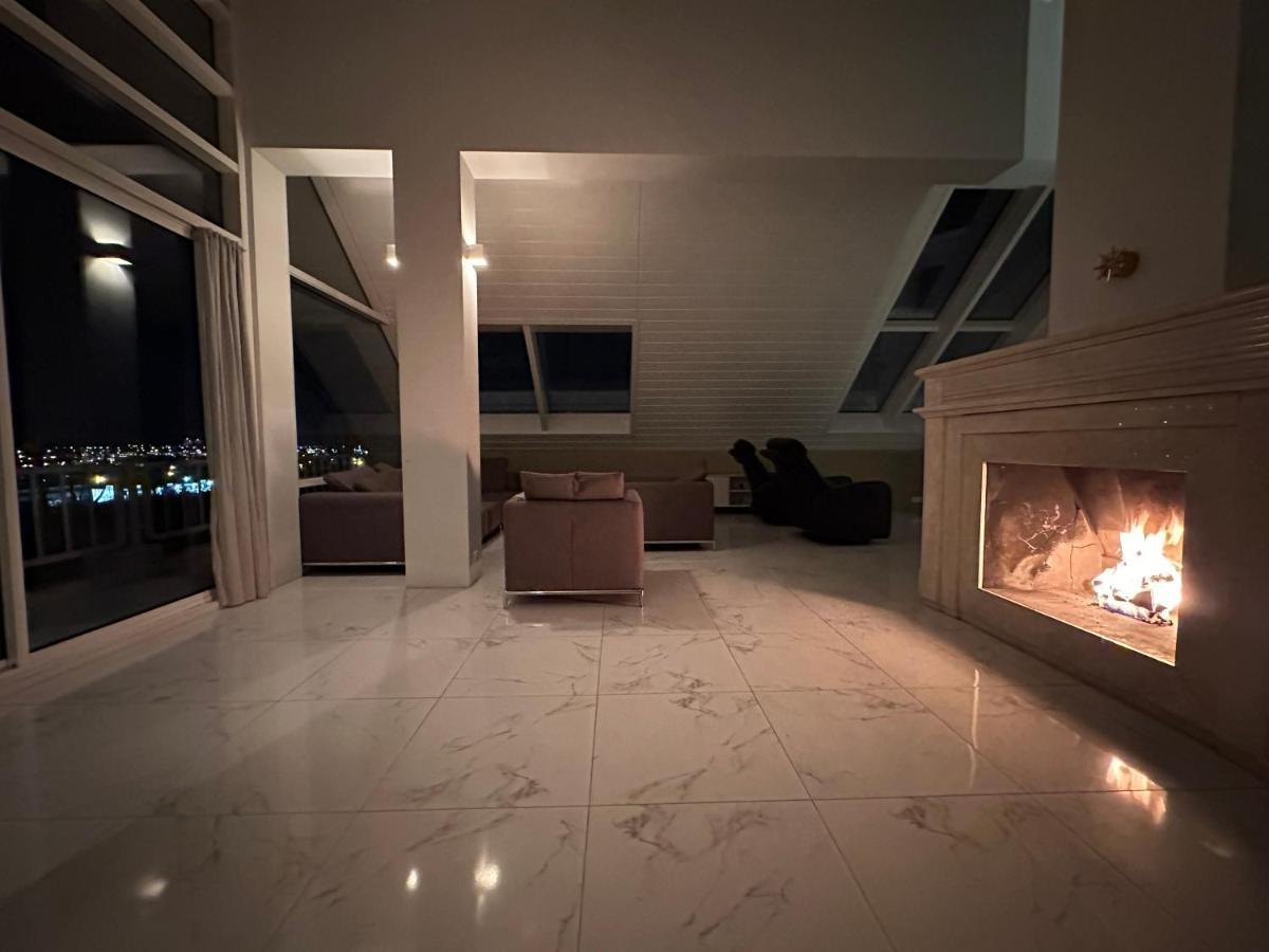 Big Villa Centrally Located In 레이캬비크 외부 사진