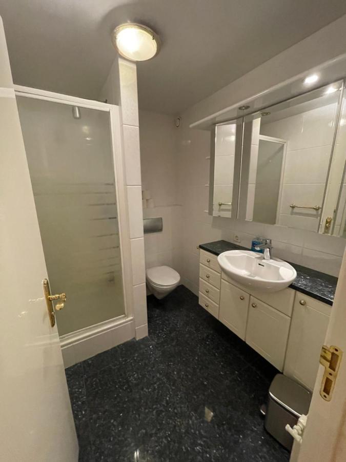 Big Villa Centrally Located In 레이캬비크 외부 사진