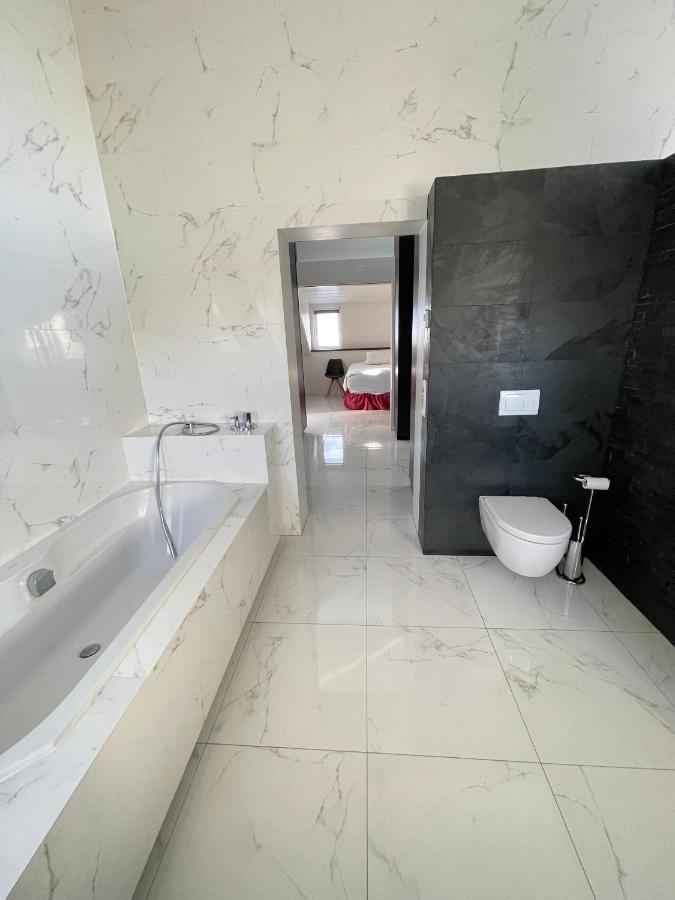 Big Villa Centrally Located In 레이캬비크 외부 사진