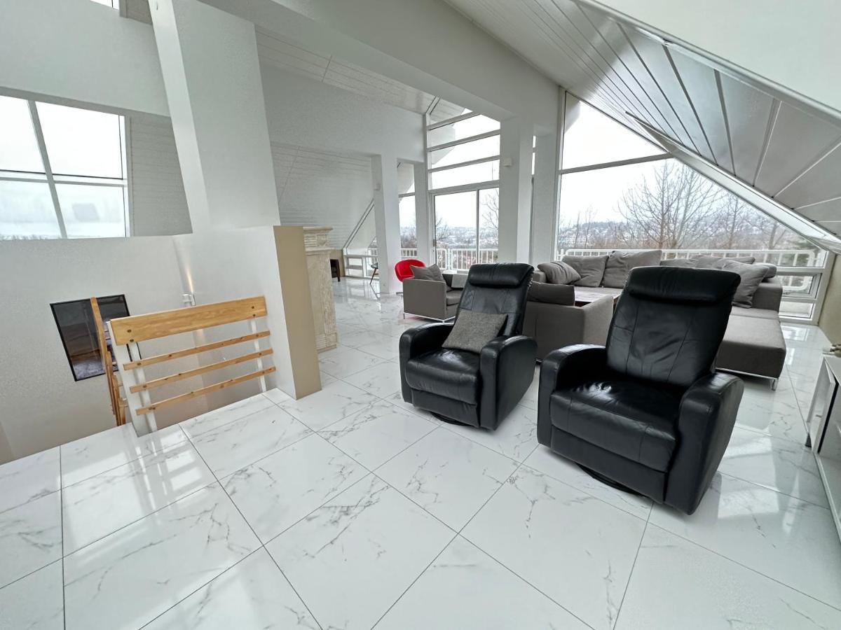 Big Villa Centrally Located In 레이캬비크 외부 사진